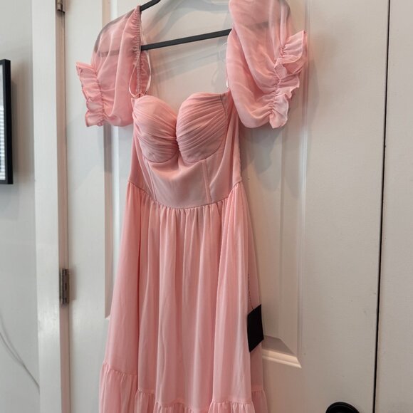 NWT Pink Lulu's Off the Shoulder Dress Size Medium Retail $100 - Picture 5 of 7